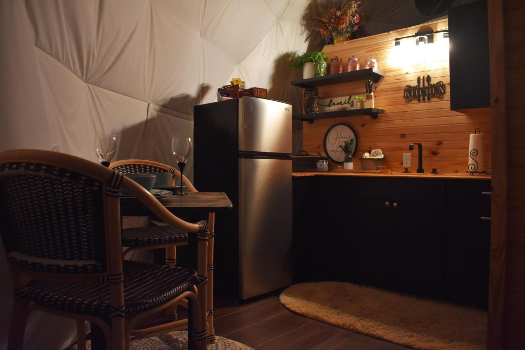 Waterfront Luxury Glamping Dome Hotel Rogersville Ngoại thất bức ảnh